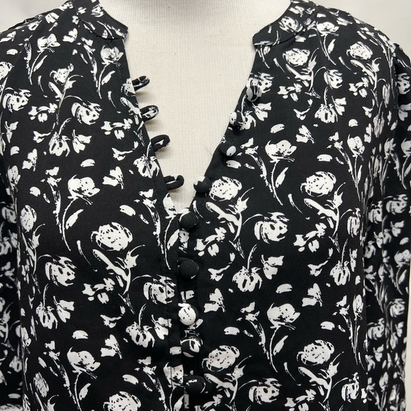 Monday Fun Stitch Fix Gigi Button Down Woven Top - Picture 5 of 6